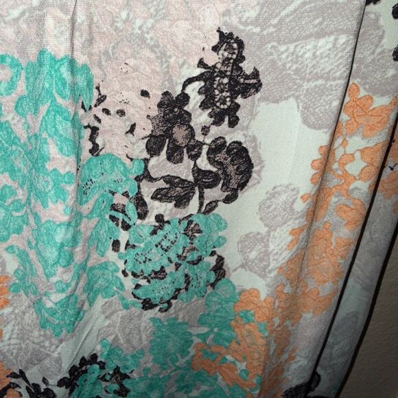 NEW! BCBGMAXAZRIA Floral Wrap Dres- NWOT- NEVER WORN - Picture 9 of 12